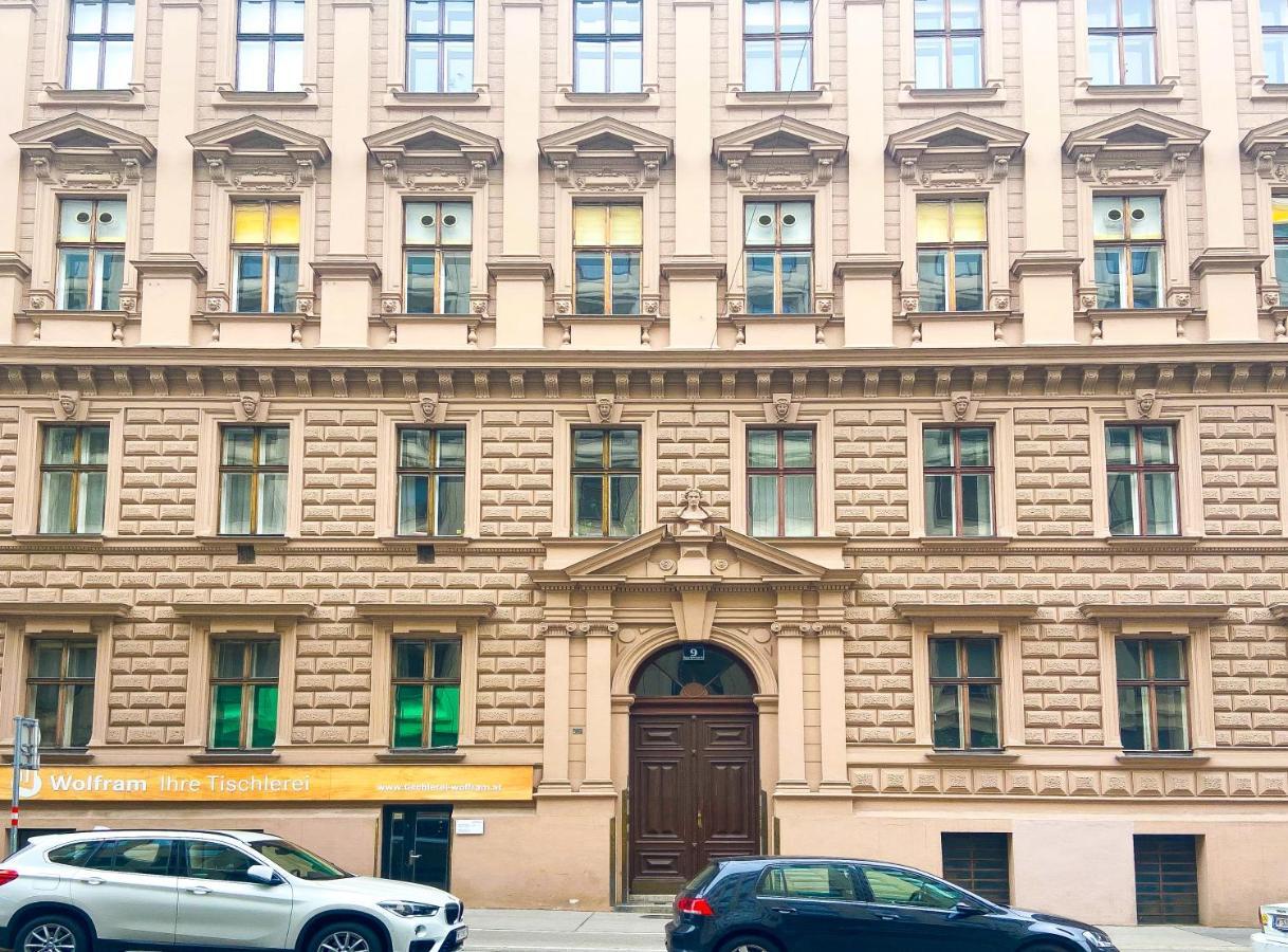 Bright Universitaet